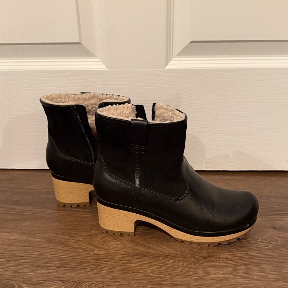 Universal Thread Black Winter Boots with Tan Sole